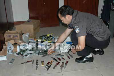 五金市場暗藏800管制刀具，市場監(jiān)管亟待加強(qiáng)